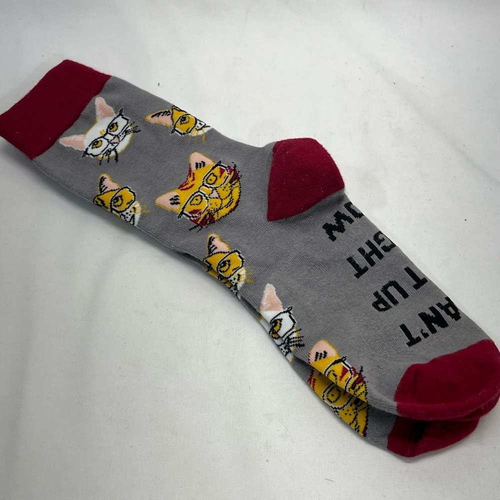 CAT PRINT SOCKS WITH I CAN’T GET UP RIGHT NOW UNISEX 7-11 GRAY/BURGUNDY NEW